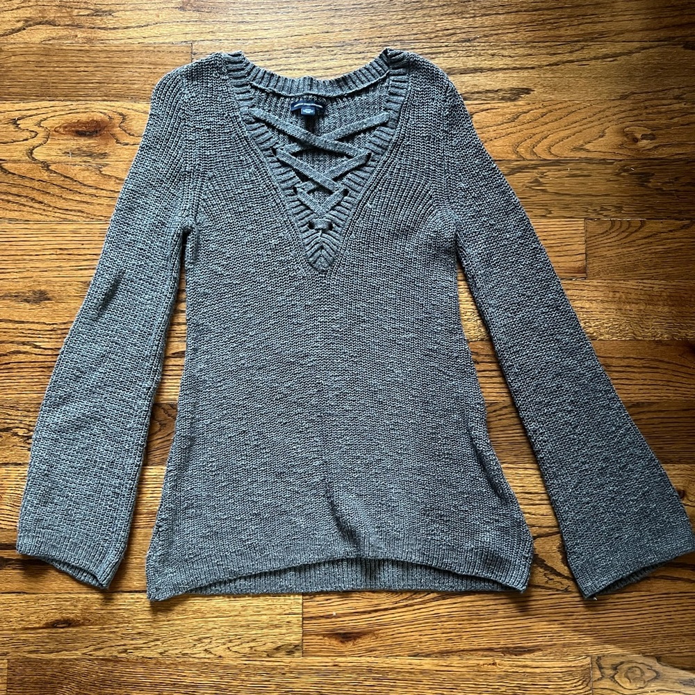 American Eagle V-neck sweater